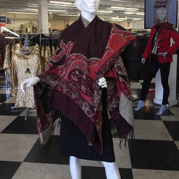 🍭NWT VERTIGO Pattern Tassel Poncho Shawl Cape 🍬 - Picture 3 of 7